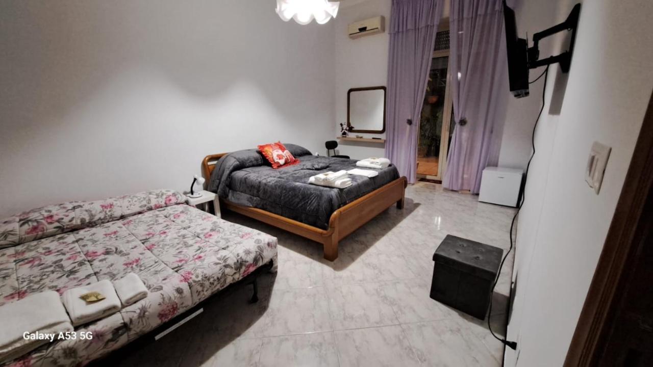 Aurora E Dad Naples Center B&B Eksteriør billede